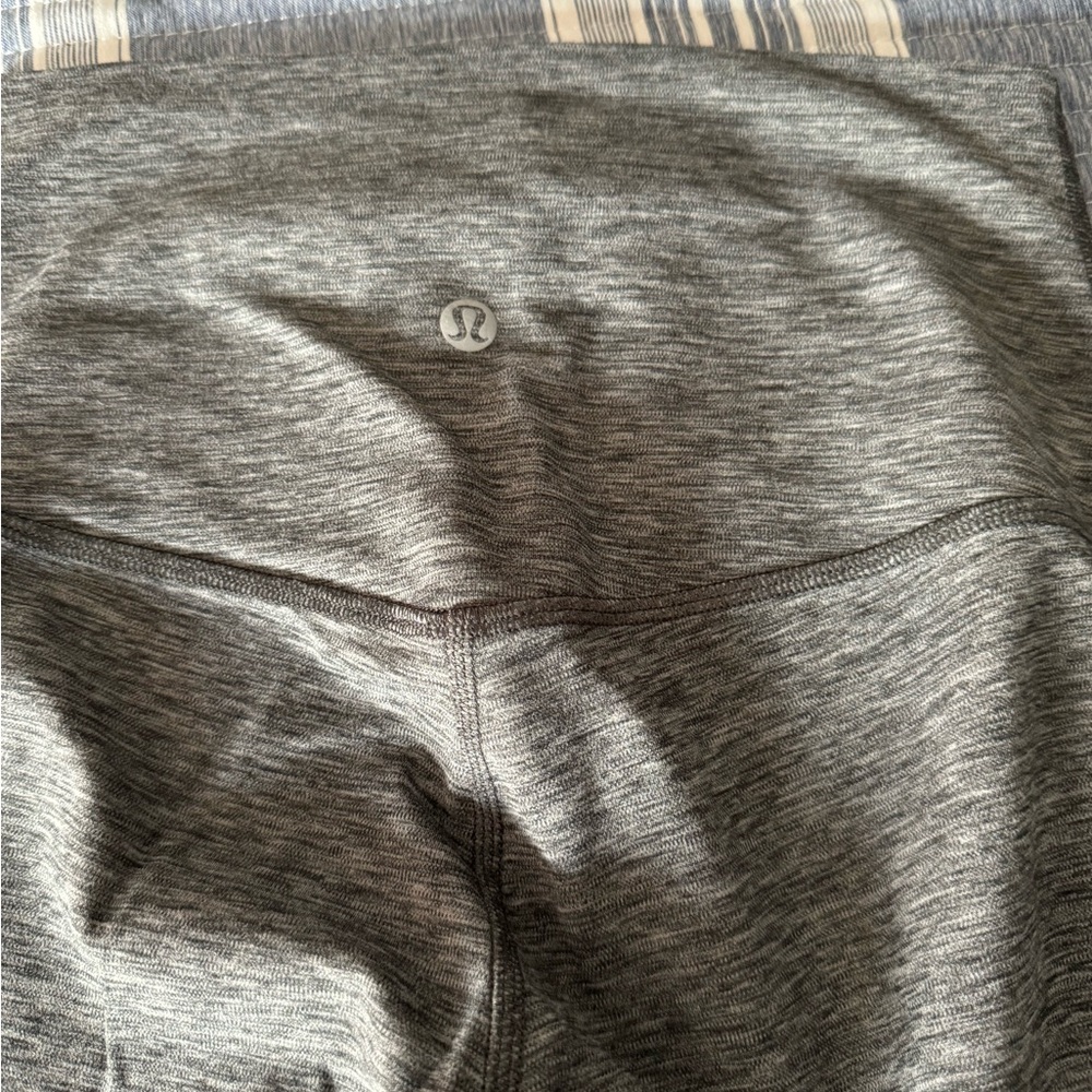 25’ size 4 - Heather Grey Align Leggings - like new/worn twice
